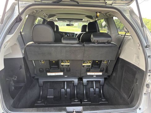 Used 2017 Toyota Sienna SE w/ SE Preferred Package FWD image 27