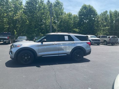 Used 2021 Ford Explorer XLT RWD image 8