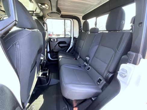 Certified 2021 Jeep Gladiator Willys image 8