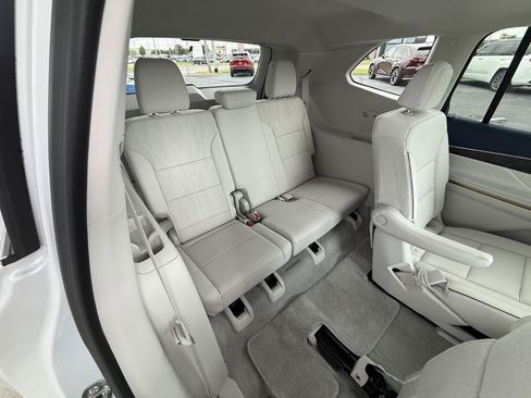 Used 2025 Buick Enclave Avenir w/ Super Cruise Package AWD/4WD image 39