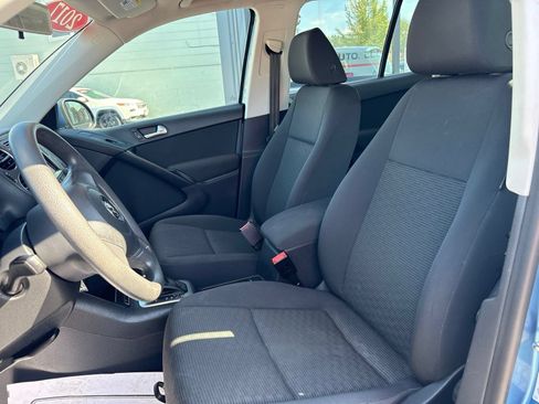 Used 2017 Volkswagen Tiguan Limited w/ Alloy Wheels Package FWD image 11