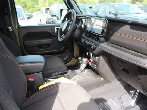 Used 2026 Jeep Gladiator Mojave AWD/4WD image 31