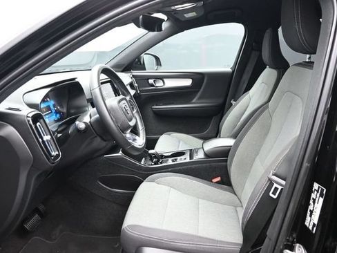 Used 2023 Volvo XC40 B5 Core w/ Convenience Package AWD/4WD image 7