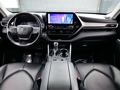 Used 2023 Toyota Highlander XLE FWD image 18