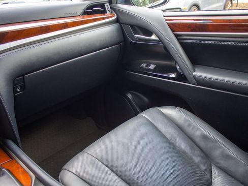 Used 2021 Lexus LX 570 4WD w/ Luxury Package image 20