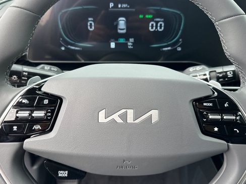 New 2026 Kia Niro EX FWD image 24