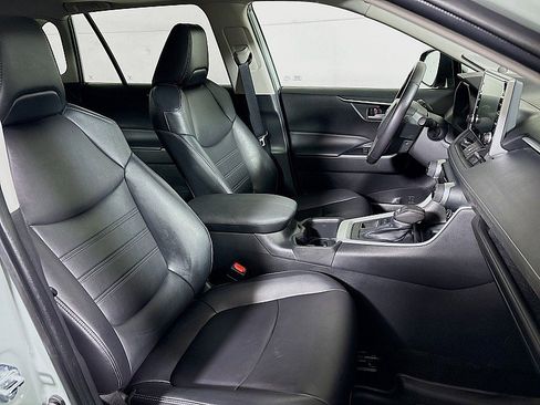 Used 2022 Toyota RAV4 XLE Premium image 28