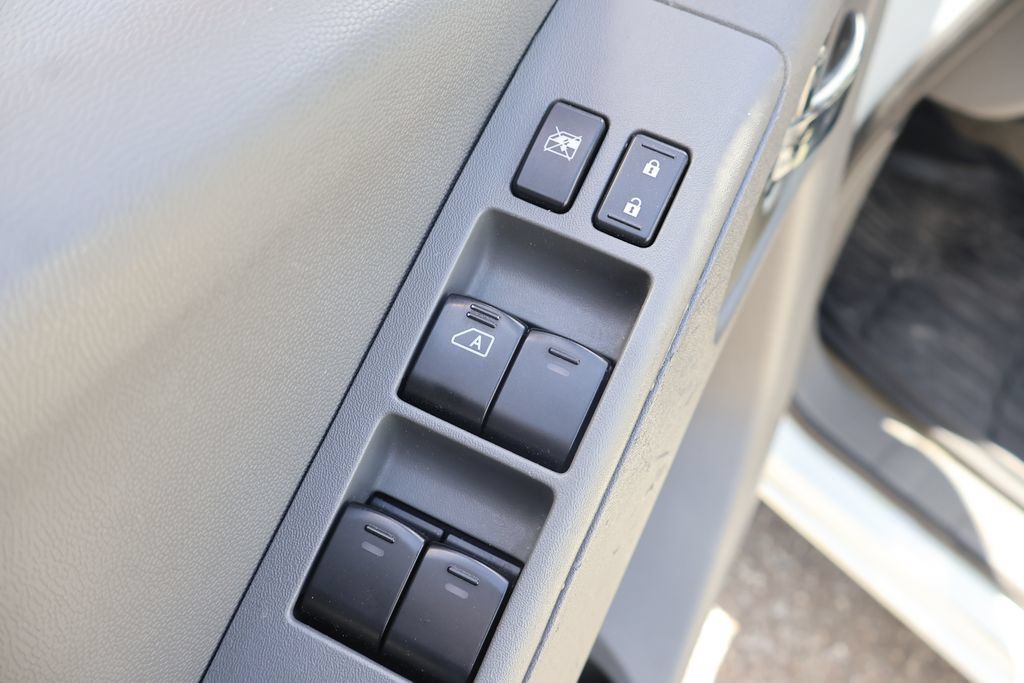 Used 2018 Nissan Frontier SV RWD image 12