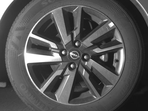 Used 2025 Nissan Versa SV FWD image 10