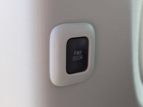 Used 2013 Toyota Sienna Limited w/ Premium Pkg image 32