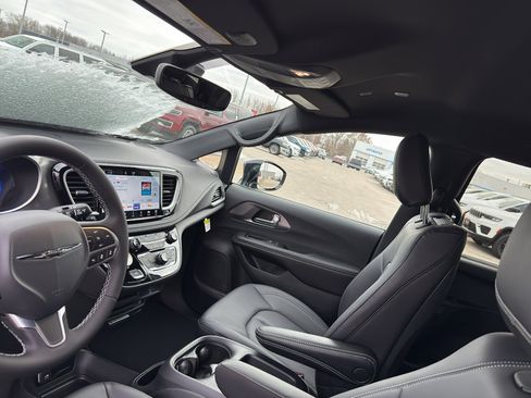 New 2026 Chrysler Pacifica Select image 26