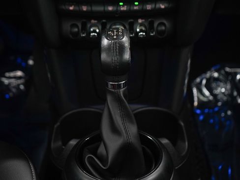 Used 2017 MINI Cooper 4-Door Hardtop FWD image 18