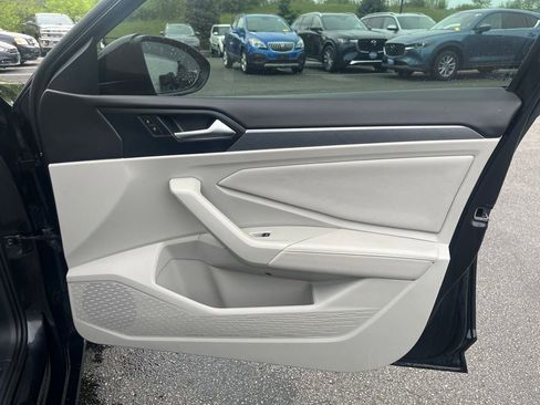 Used 2024 Volkswagen Jetta SE w/ Panoramic Sunroof Package FWD image 11