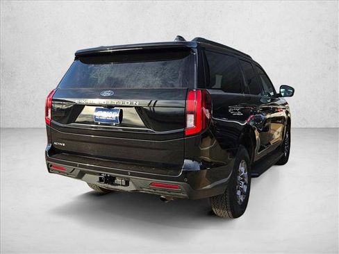 Used 2025 Ford Expedition Active image 5
