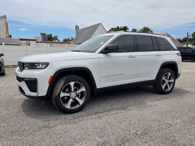 New 2026 Jeep Grand Cherokee Limited w/ Luxury Tech Group II RWD image 3