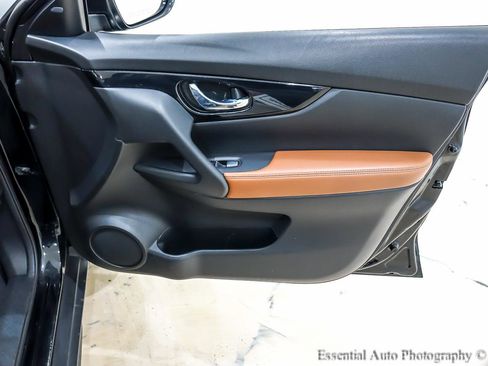 Used 2017 Nissan Rogue SL w/ SL Premium Package image 31