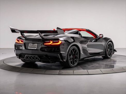 Used 2026 Chevrolet Corvette ZR1 w/ ZR1 Carbon Fiber Aero Package RWD image 6