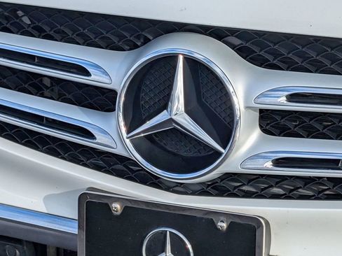 Used 2018 Mercedes-Benz GLC 300 4MATIC image 12