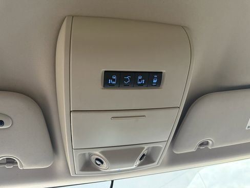 Used 2015 Chrysler Town & Country Touring w/ Driver Convenience Group image 33