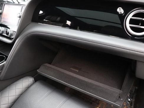Used 2017 Bentley Bentayga image 57
