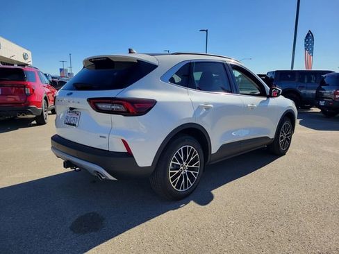 Used 2025 Ford Escape Base w/ Class II Trailer Tow Package image 6