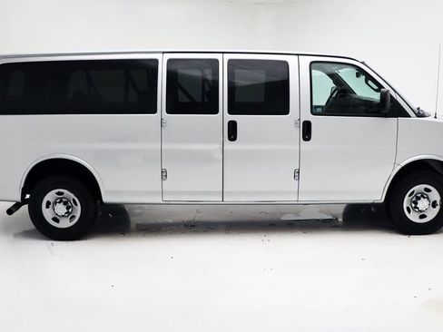 Used 2018 Chevrolet Express 3500 LT w/ LT Preferred Equipment Group image 3