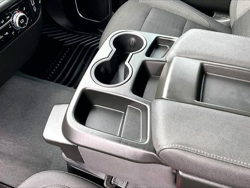 Used 2025 GMC Sierra 1500 Elevation image 17