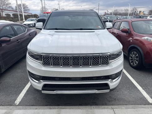 Used 2022 Jeep Grand Wagoneer Series II w/ Convenience Group III image 2