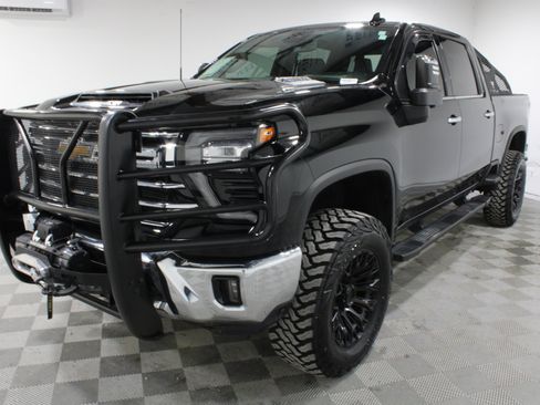 Used 2024 Chevrolet Silverado 2500 LTZ AWD/4WD image 31