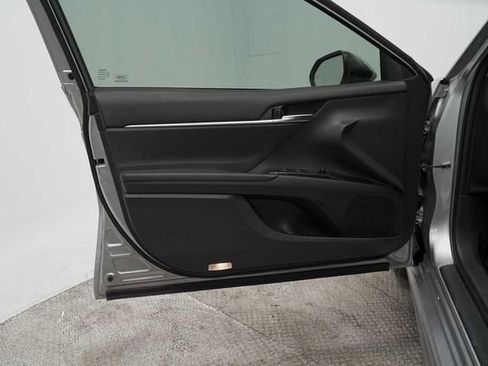 Used 2019 Toyota Camry SE image 24