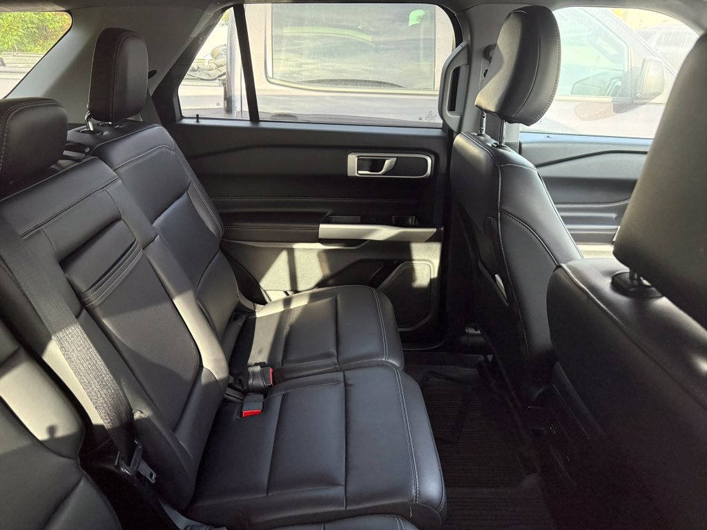 Used 2022 Ford Explorer XLT w/ Equipment Group 202A AWD/4WD image 11