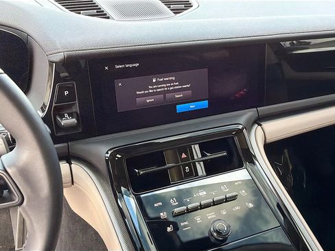 Used 2025 Porsche Panamera 4 image 28