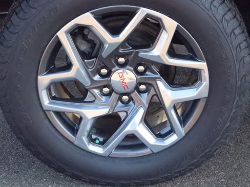 Certified 2023 GMC Sierra 1500 SLE image 17