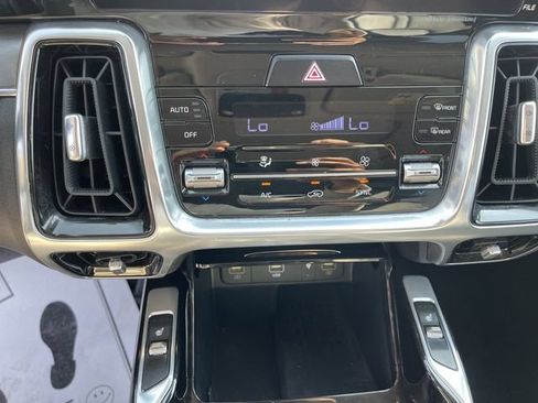 Used 2023 Kia Sorento SX AWD/4WD image 19