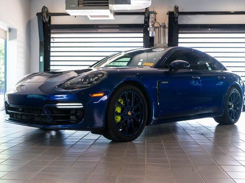 Certified 2023 Porsche Panamera 4 Platinum Edition AWD/4WD image 1
