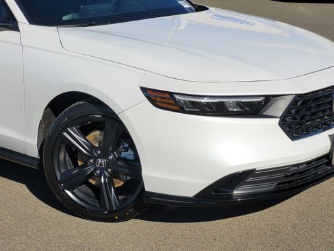 Used 2024 Honda Accord Sport image 3