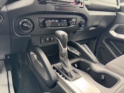 Used 2024 Nissan Frontier SV w/ SV Convenience Package image 19