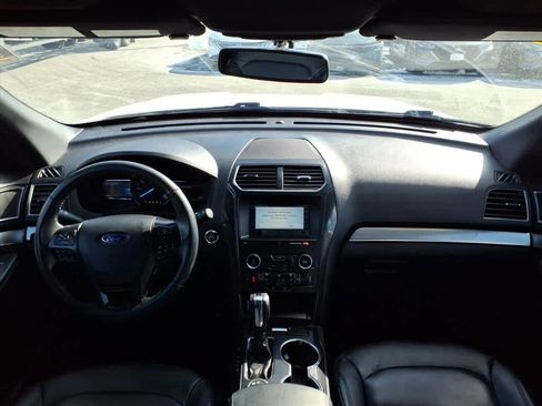 Used 2018 Ford Explorer XLT w/ Equipment Group 202A image 15