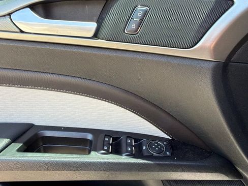 Used 2019 Ford Fusion SE w/ Equipment Group 151A FWD image 22