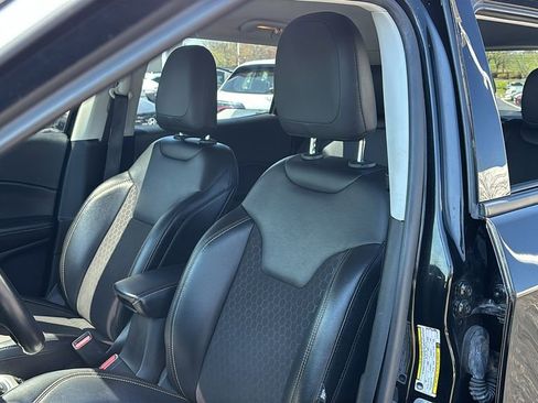 Used 2020 Jeep Compass Latitude w/ Cold Weather Group AWD/4WD image 10