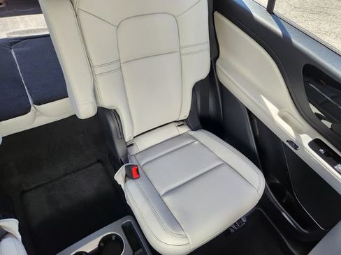 New 2026 Lincoln Aviator AWD w/ Jet Appearance Package image 15