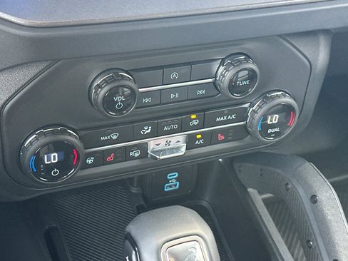 New 2025 Ford Bronco Badlands image 21