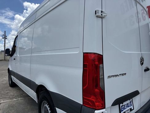 Used 2021 Mercedes-Benz Sprinter 2500 image 17