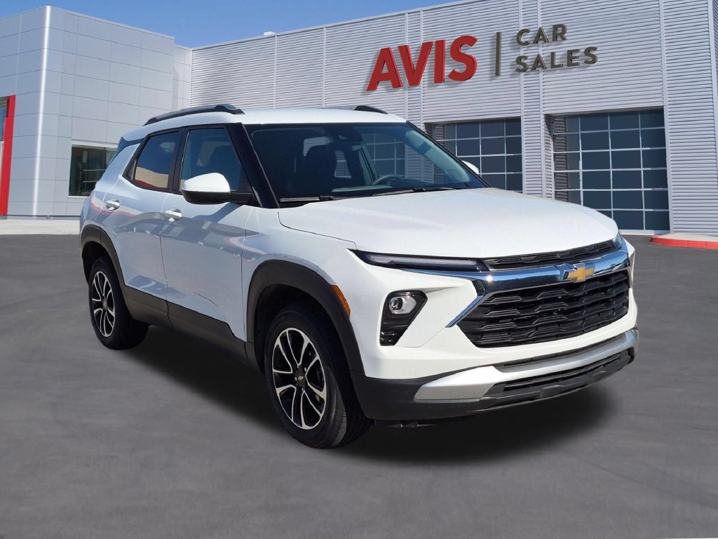 Used 2025 Chevrolet TrailBlazer LT AWD/4WD image 3