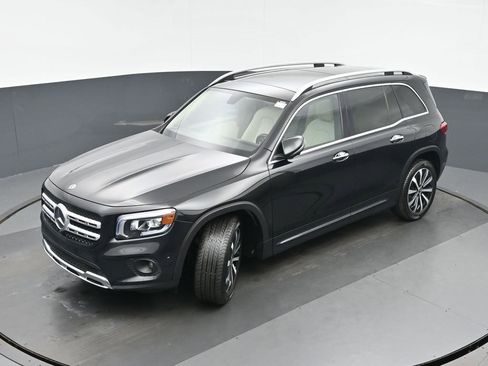 Used 2020 Mercedes-Benz GLB 250 4MATIC w/ Premium Package image 34