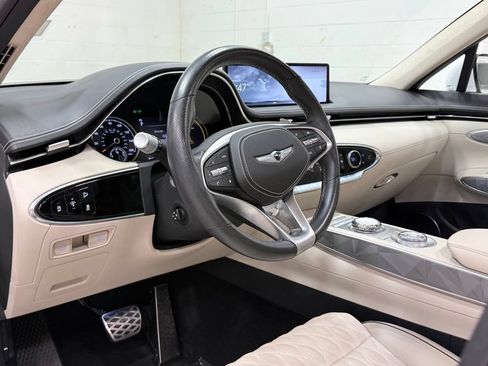 Used 2023 Genesis GV70 3.5T Sport w/ Sport Advanced Package AWD/4WD image 25