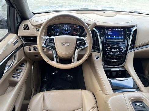 Used 2018 Cadillac Escalade Platinum image 12
