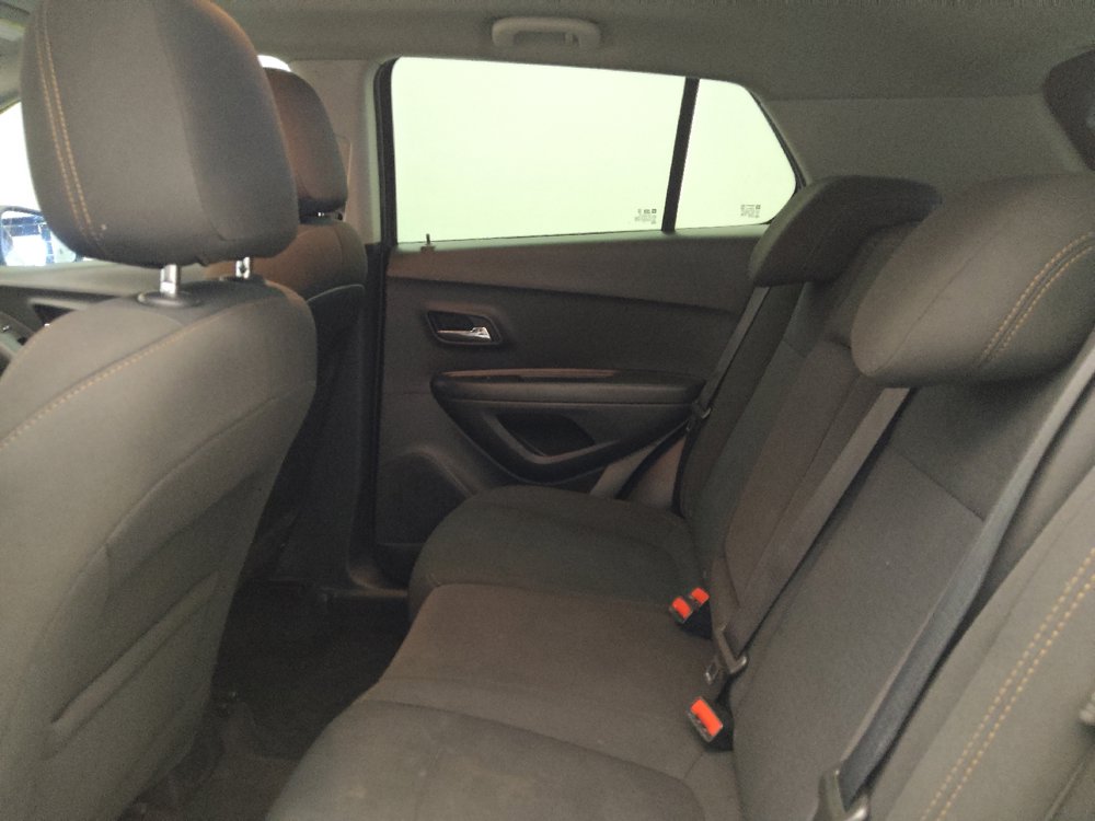 Used 2020 Chevrolet Trax LS w/ LPO, Protection Package FWD image 18