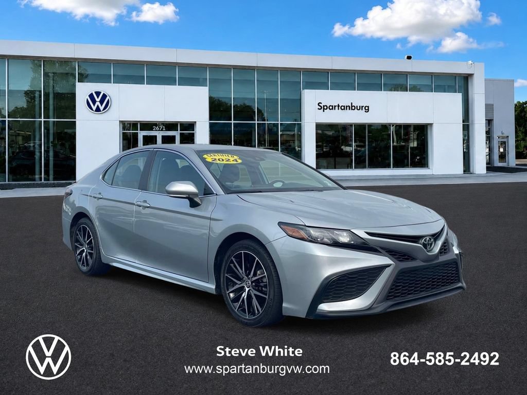 Used 2024 Toyota Camry SE FWD image 1