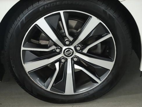 Used 2019 Nissan Maxima 3.5 SL w/ Floor Mat Group FWD image 10